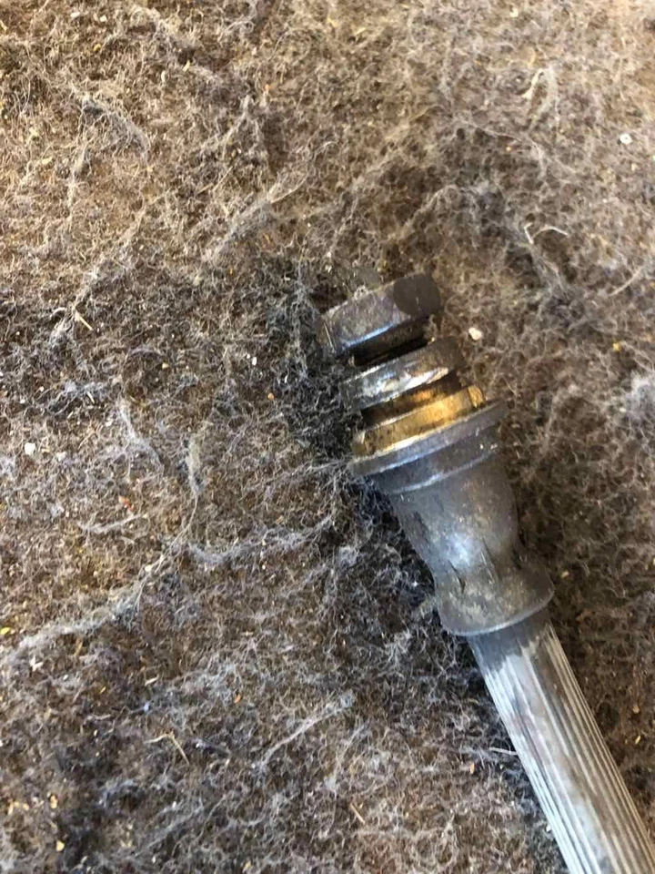 Pinza de freno de disco delantera Chevrolet Tahoe 1995-2000 lado derecho del pasajero derecha OEM Foto 2 de 4