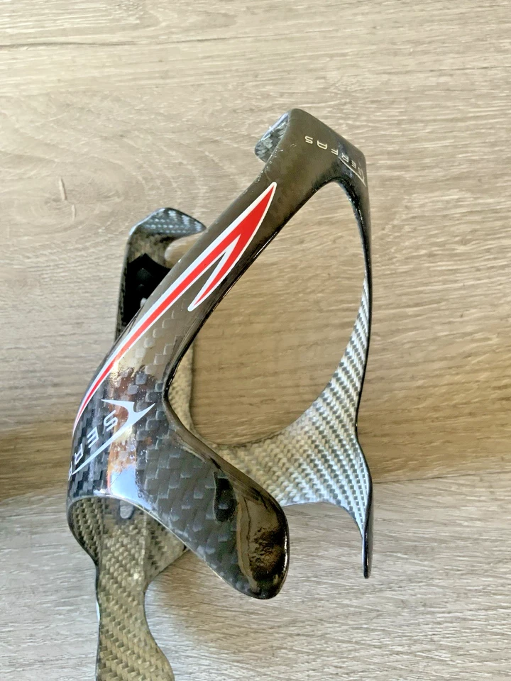 JAULAS PARA BOTELLAS DE AGUA DE CARBONO SERFAS (2) NEGRAS 58 GRAMOS HERRAJES INCLUIDOS Foto 4 de 4