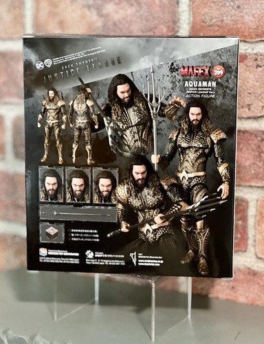 MAFEX No.209 Aquaman Action Figure (Zack Snyder's Justice League Version) USA - Picture 3 of 7