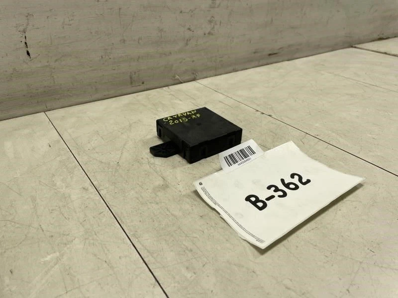 Dodge Grand Caravan 2015 módulo de control de puerta del lado del pasajero delantero derecho OEM+ Foto 2 de 4