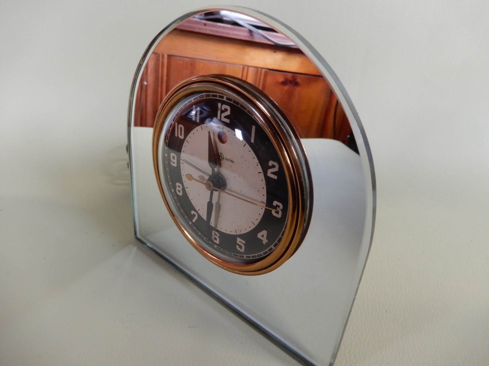 Telechron 7F76 "Geneva" Mirrored Glass Electric Clock New Cord Great Condition