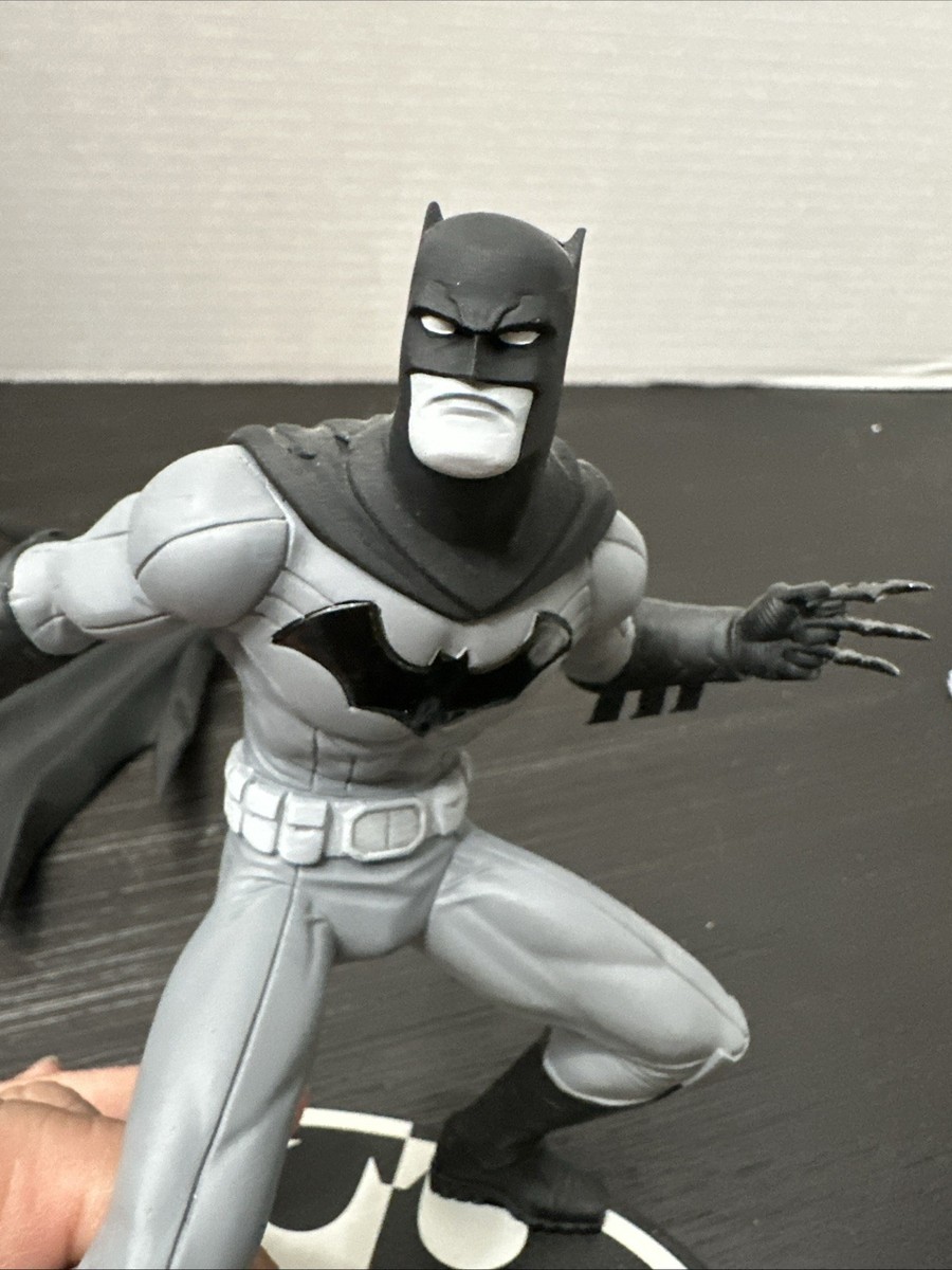 DC Collectibles Batman Black & White Batman Statue By Greg Capullo