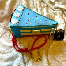 BNWT Loungefly Disney Snow White Cake Slice purse