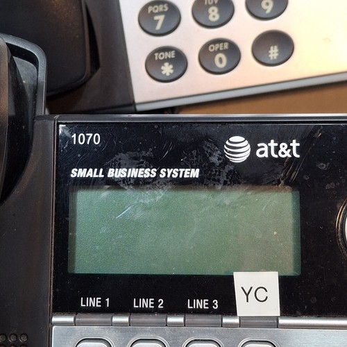 3 AT&T 1070 4-Line Phones Small Business System UNTESTED NO AC ADAPTERS - Zdjęcie 2 z 6
