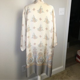 NWT Victoria&rsquo;s Secret Cream Romantic Paisley Floral Sexy Lace Trim Kimono XS/S