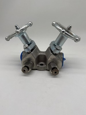 Spirax Sarco PC 4000 3/4 NPT L-P Double Block and Bleed Valve Manifold