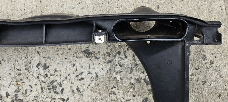 Porsche 928 fan shround Upper 92810606300 Lower 92810626202 and Seal 92810627102 - Image 4 of 4