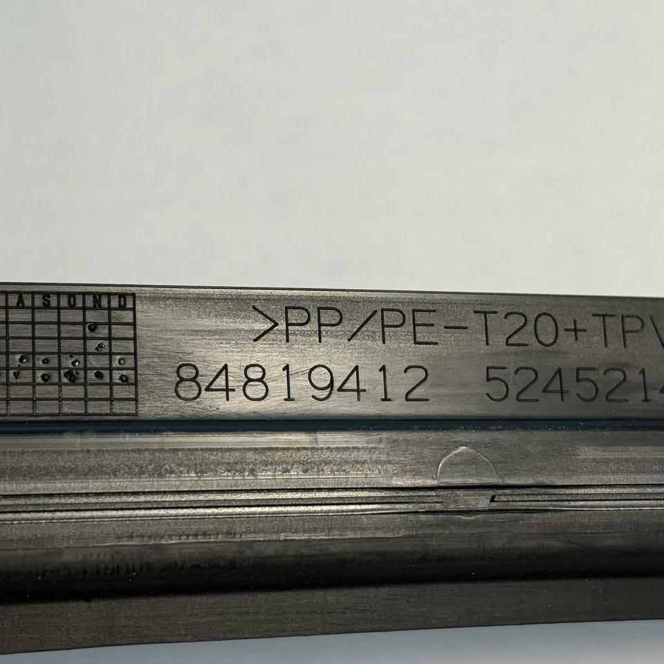 GM (84819412) OEM Upper Deflector For 2022-2025 GM EV ONLY !!! HUMMER,SIERRA - Image 4 of 4