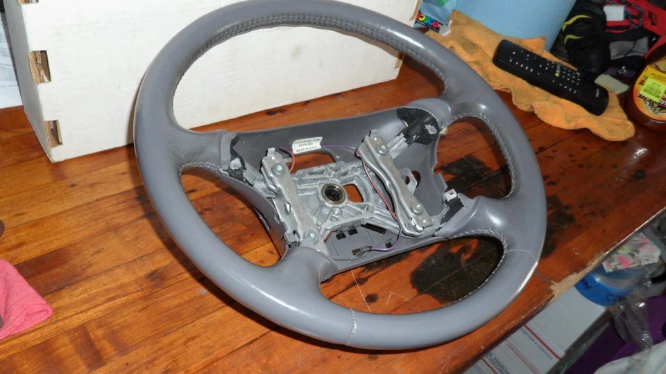 Оригинальный серый кожаный руль 1997 1998 Lincoln Mark VIII - Изображение 2 из 4