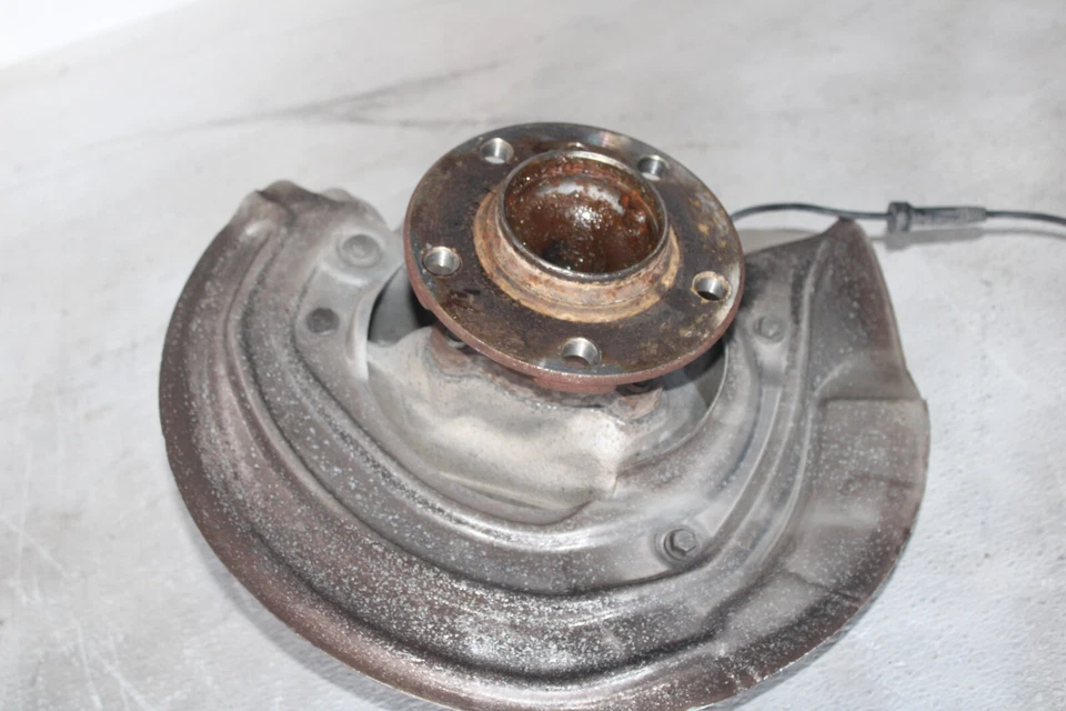 Portador de buje de husillo de rueda delantera izquierda OEM BMW F32 F33 F36 440i 430 435i 428 14-19 Foto 2 de 4