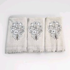 3 Avanti Bathroom Hand Towls Beige Bouquet