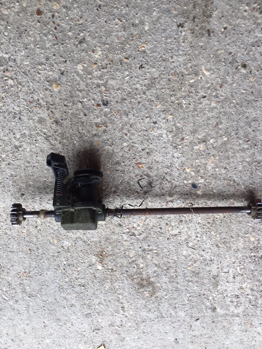McCulloch M7053D Lawnmower Rear Axle With Gearbox