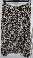 In The Style size 16 ladies black pleated skirt long