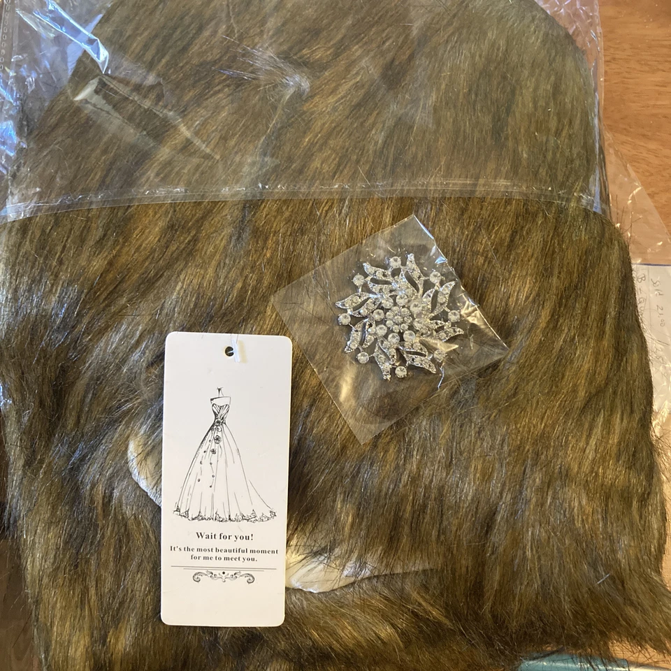 Aukmla Women's Brown Faux Fur Shawl Bridal Wedding Fur Wraps and Shawls... - Image 2 of 2