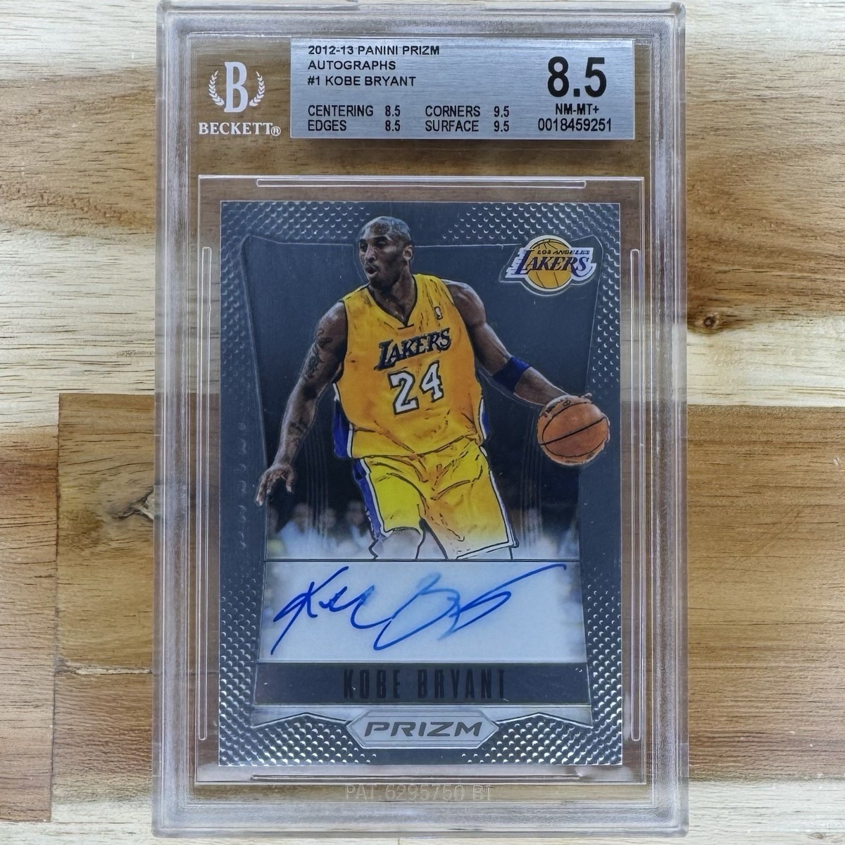 コビー・ブライアント KOBE BRYANT 2012-13 PRIZM 高騰中 2012-13 Panini Prizm - Autographs Kobe Bryant #1 (AU) for