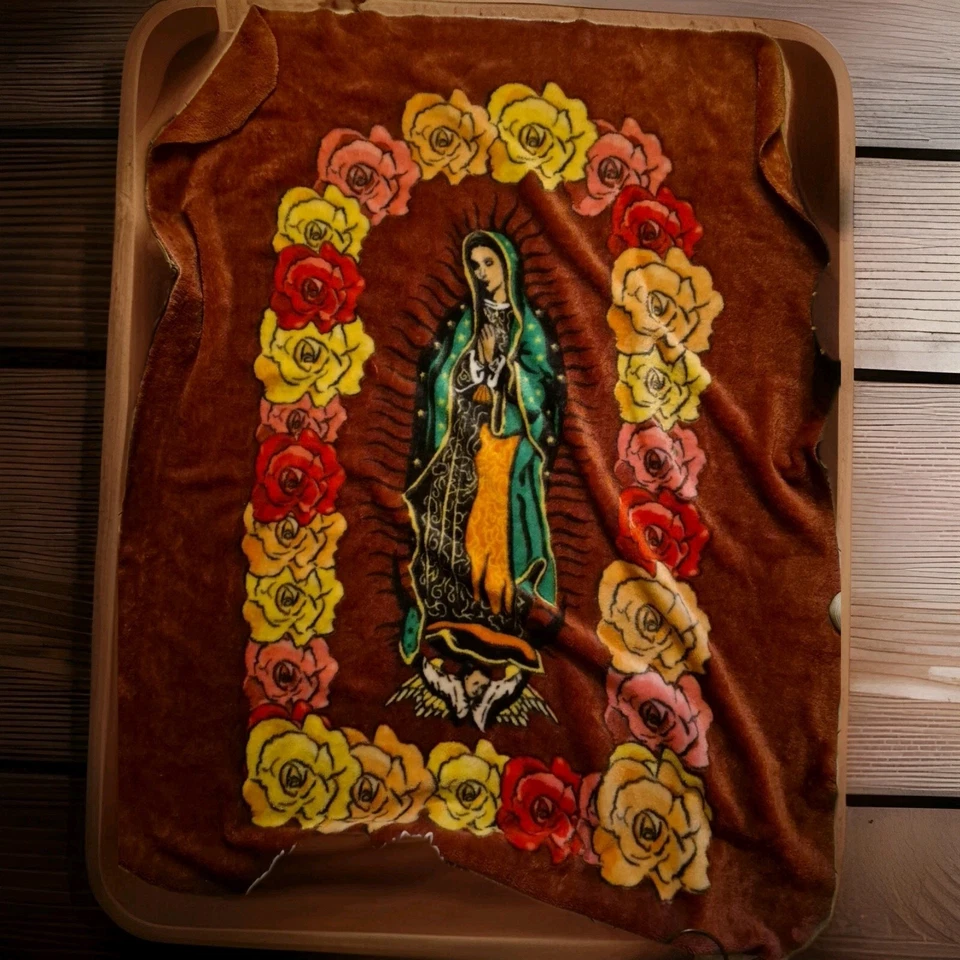 MANTA GUADALUPE FLOR ROSA VIRGEN MARÍA 50"X 65" SUAVE  Foto 3 de 4