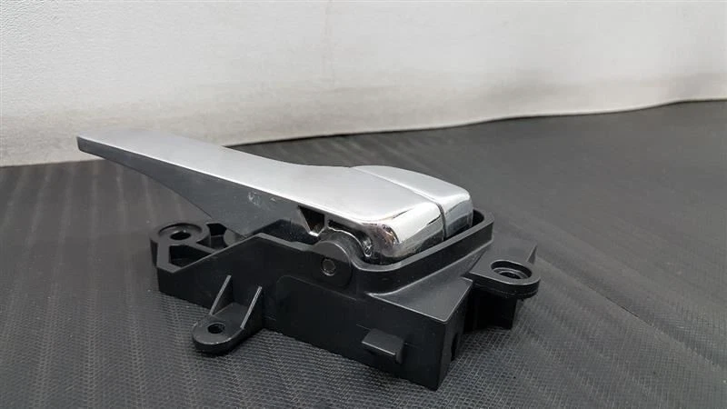 06 07 08 09 10 INFINITI M45 M35 REAR RIGHT INTERIOR DOOR HANDLE OEM  - Image 2 of 4