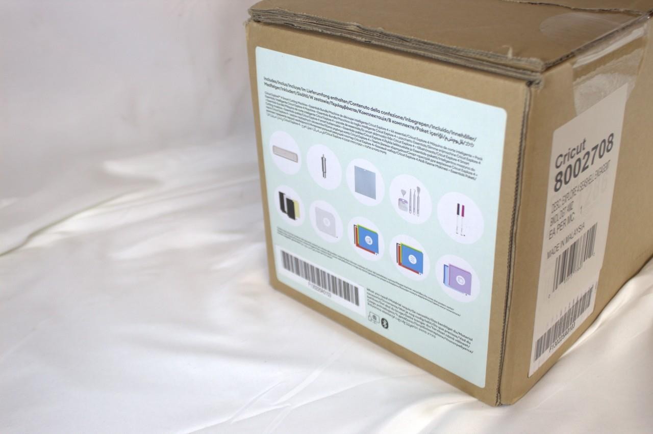 Cricut Explore 4 Smart Cutting Machine & Essentials Bundle - Seashell