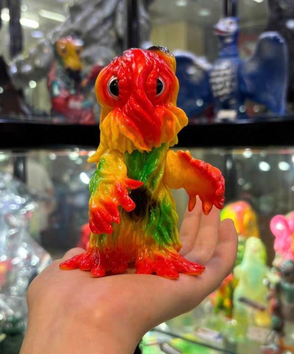 CCP×ART JUNKIE AMC Hedorah Smokestack Landing Tokyo Color Red