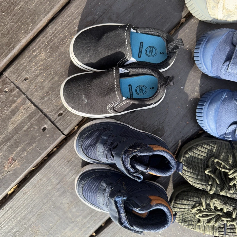 Lote De Zapatos Bebé Niño Tallas 6 Y 5 5 Pares De Zapatos Foto 2 de 4