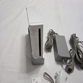 Nintendo Wii Console RVL-001 White w/ Controller, Nunchuk, Cables, Games- Tested