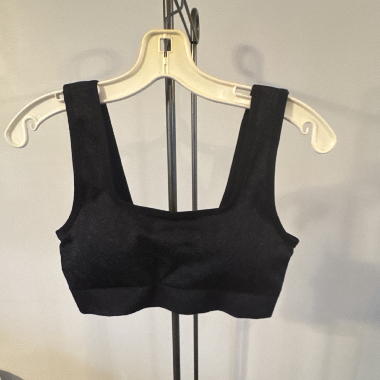 Gymshark Women's Sports Bra Black Size L Stretch Wireless Wide Strap Logo