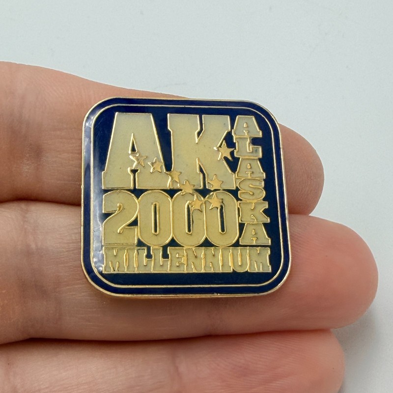 AK 2000 Millennium Alaska Year Celebration Lapel Pin Gold Tone Souvenir Vintage
