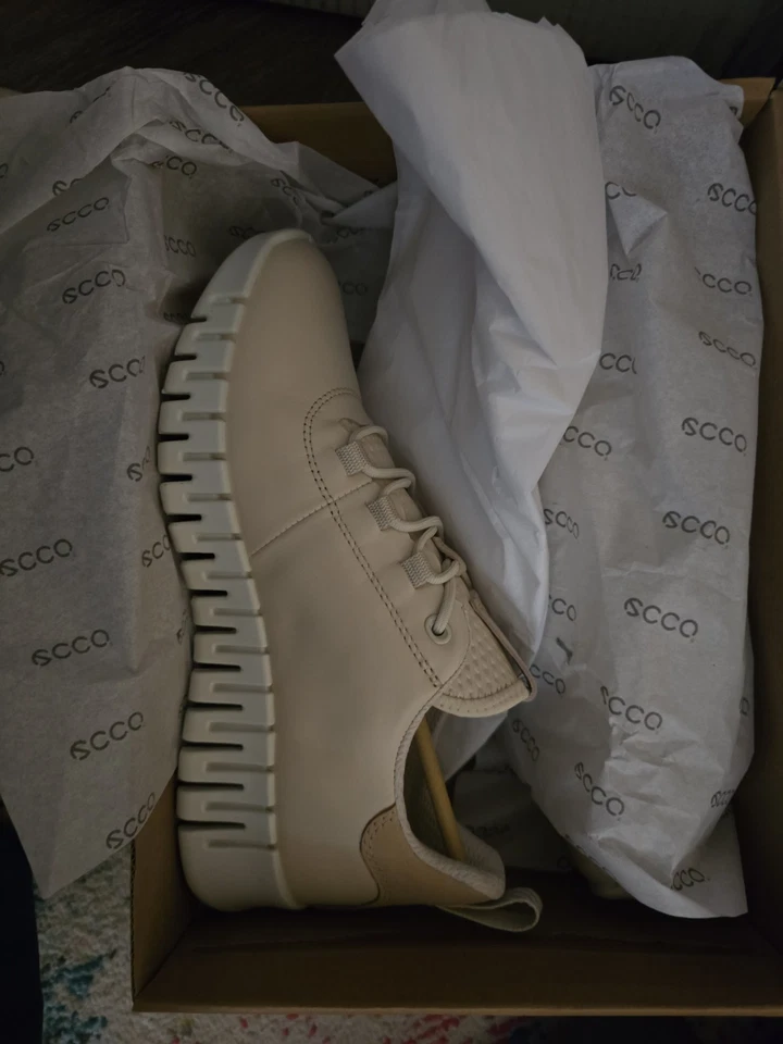 ZAPATILLAS DE CUERO ECCO Gruuv para mujer talla 7. 5 Foto 2 de 4