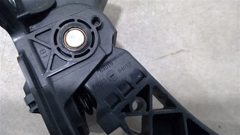 Pedal acelerador Mitsubishi Outlander 2021 1600-A102 Foto 3 de 4