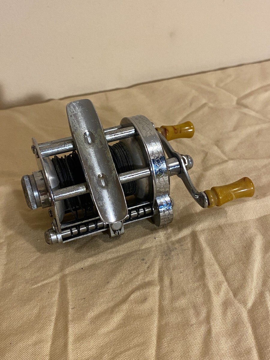 Vintage Pflueger Skilkast No 1953 Baitcasting Level Wind Reel au