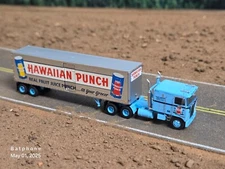 N Scale Trainworx Hawaiian Punch Semi w/ Kenworth K100 Tractor  - Nice