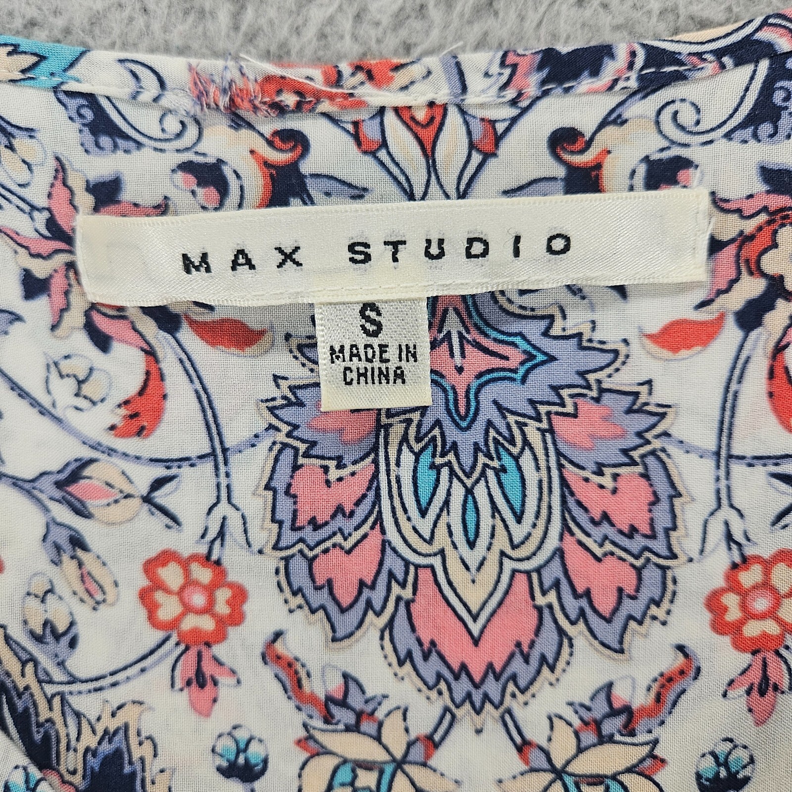 Max Studio Women's Small Top Blouse Long Sleeve Floral Print Soft Casual Sz S