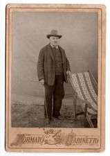 Foto di gabinetto signore con bastone da passeggio - Atelier Garufi, Menfi Sicilia 1900 circa (5)