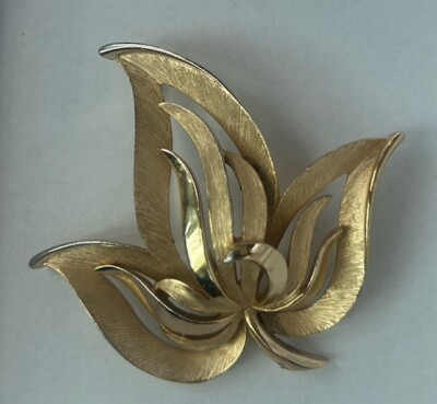 10% Donated to WOUNDED WARRIOR PROJECT Vintage Crown Trifari Brooch Gold Leaf