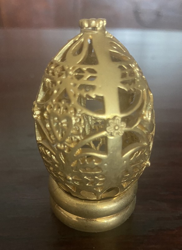 2" Franklin Mint Gold Easter Egg Filagree Collectors Treasury  with Base