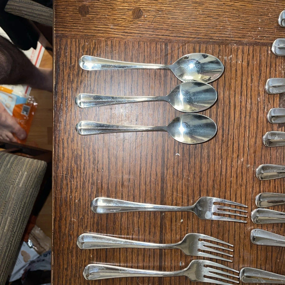 Lote de 49 cubiertos de acero inoxidable Hampton Silversmiths 270/280 “HSV117” Foto 3 de 4