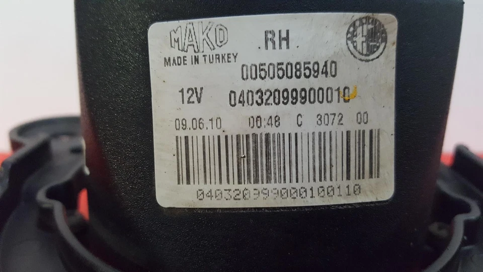 Faro antiniebla delantero fuera de juego Alfa Romeo Mito 2010 3 puertas escotilla Foto 2 de 4