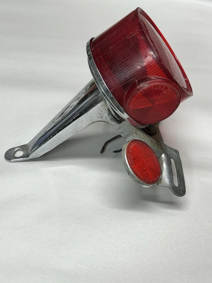 ✅ Yamaha Rd350 Complete Tail Light Assembly 040-4918 XS650 OEM vintage - Image 2 of 4