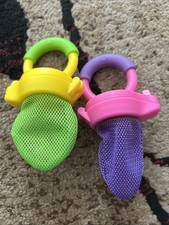 Munchkin Fresh Food Feeder Reduce Risk of Choking Ideal for Fruits 1 Each 2 Pack