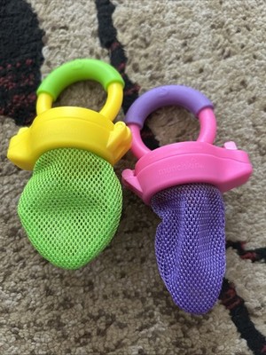 Munchkin Fresh Food Feeder Reduce Risk of Choking Ideal for Fruits 1 Each 2 Pack