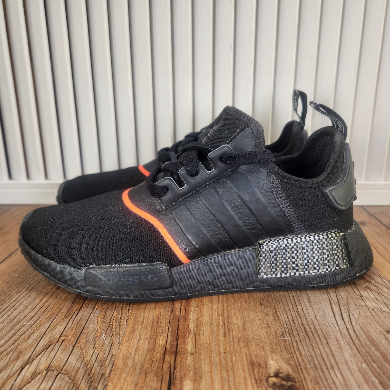 SAOLA Scarpe sneakers da corsa Adidas NMD R1 da donna taglia 7 * core nere rosso solare EE5085