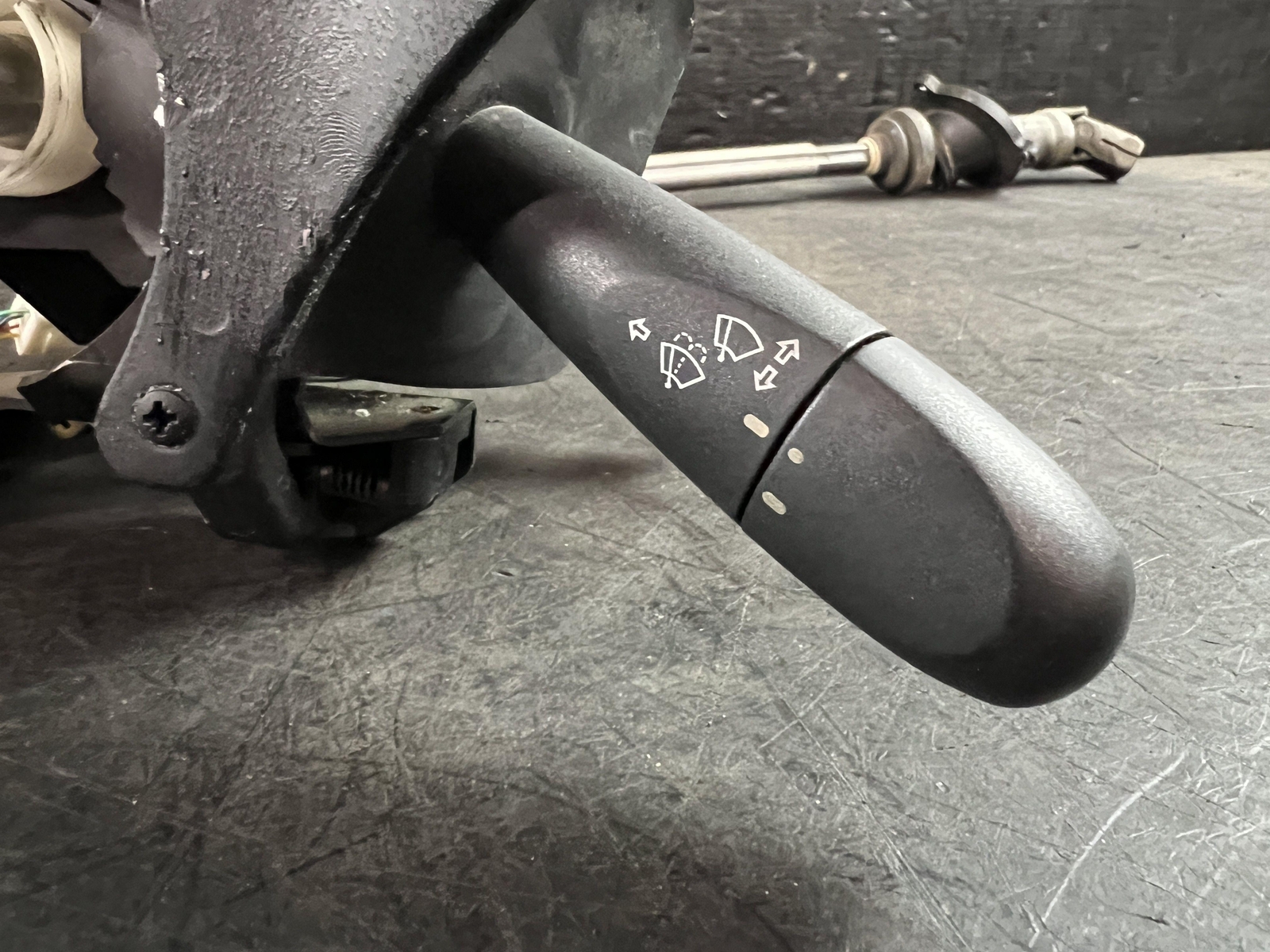 02-06 MASERATI SPYDER STEERING COLUMN W/ PADDLE SHIFTERS & KEY