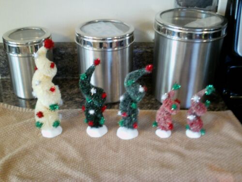 Lot of Dept. 56 Twisted Christmas Village Trees - Foto 1 di 10
