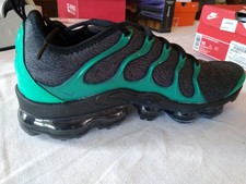 air vapormax plus black and green