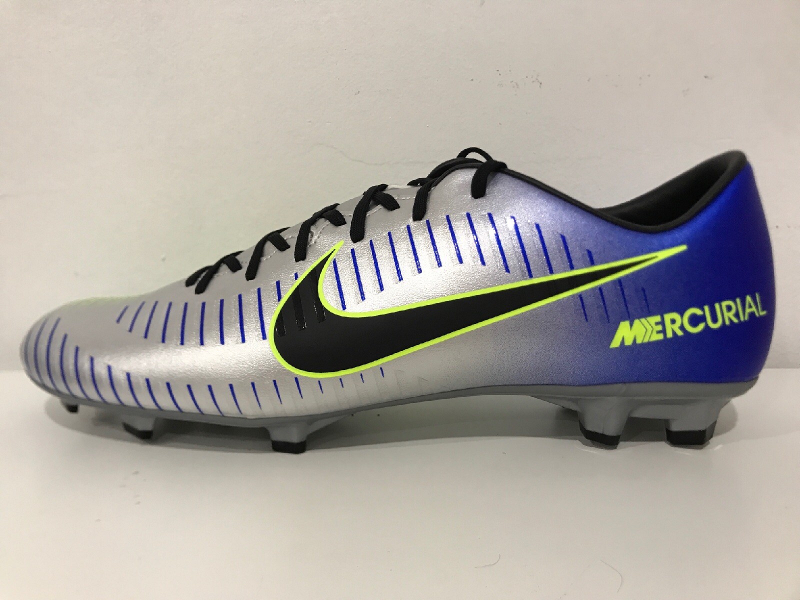 soccer cleats size 11.5