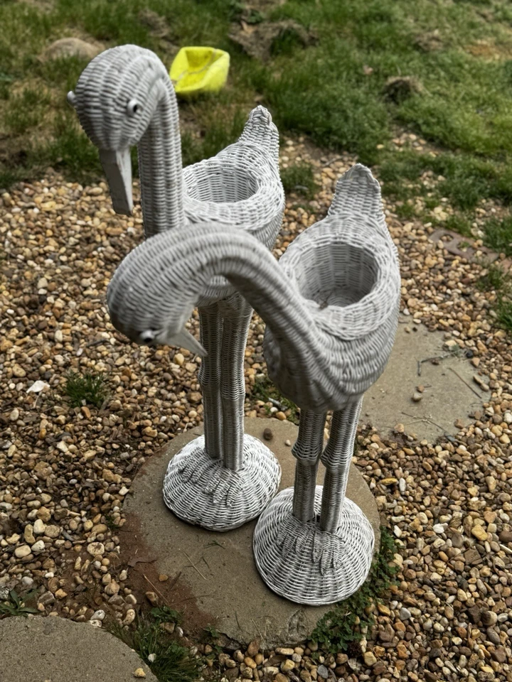 Plantadores de flamingo branco de vime (2) 35" e 32" de altura vintage - Imagem 3 de 3