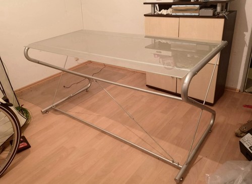 IKEA Schreibtisch Mit Glasplatte Und Metallfuß - Bild 2 von 2