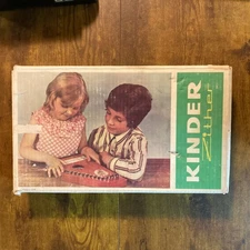 Vtg Kinderzither Musical Instrument Red Clown Made in German Democratic Republic