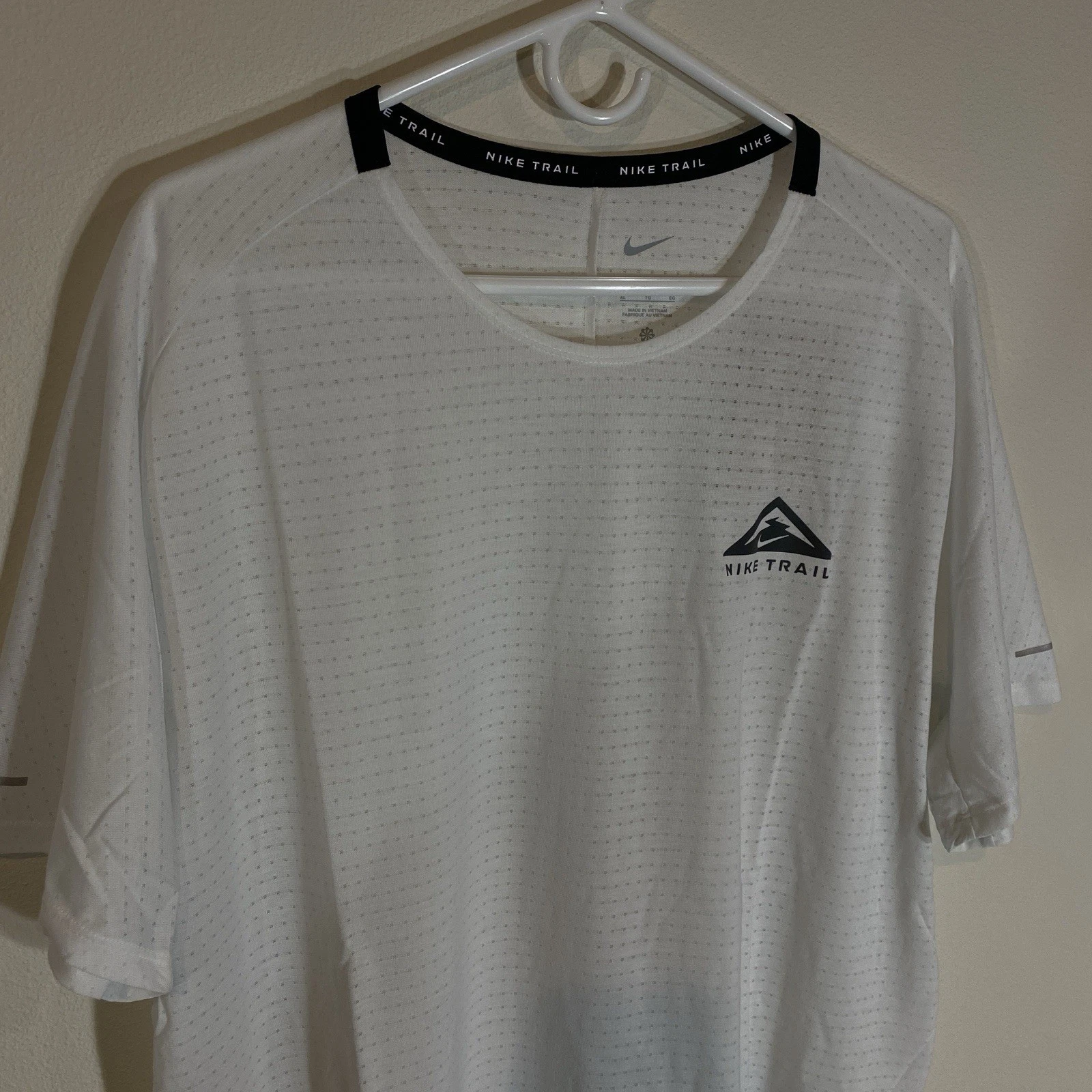 Nike DRI-FIT Trail Solar Chase Running Top DV9305-121 $65 - Size Medium