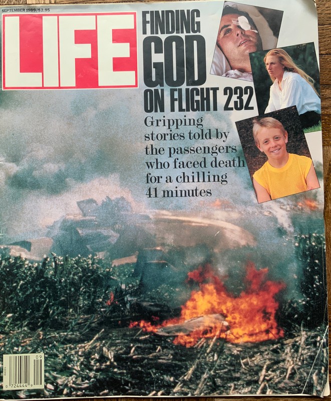 Life Magazine September 1989 Flight 232 crash, Tusks, Poverty, Mrs Bunny…